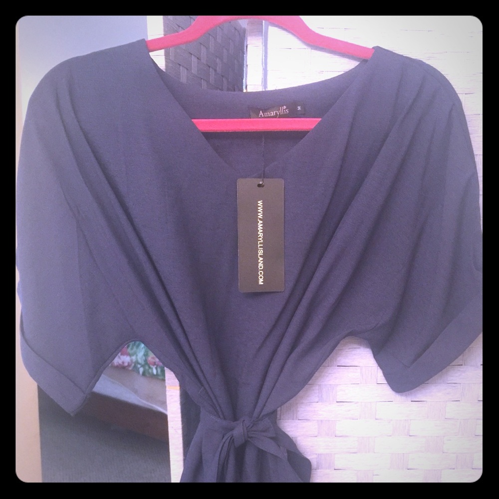 Adorable linen boutique top NWT 🌸🌸